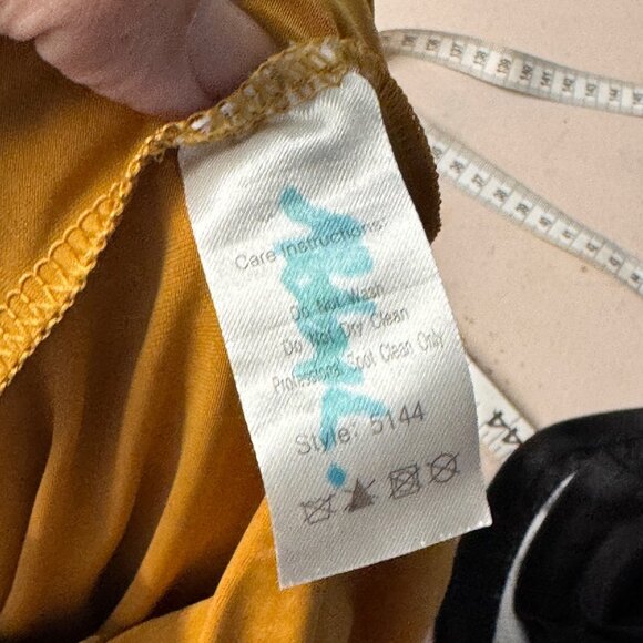 WEISSMAN Gold Sequin Confetti Shorts Dance Costume - Picture 5 of 8